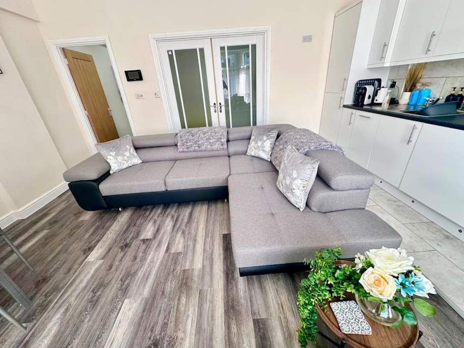 Apartment Griffin Executive Sleeps 4 With Cymru Holidays