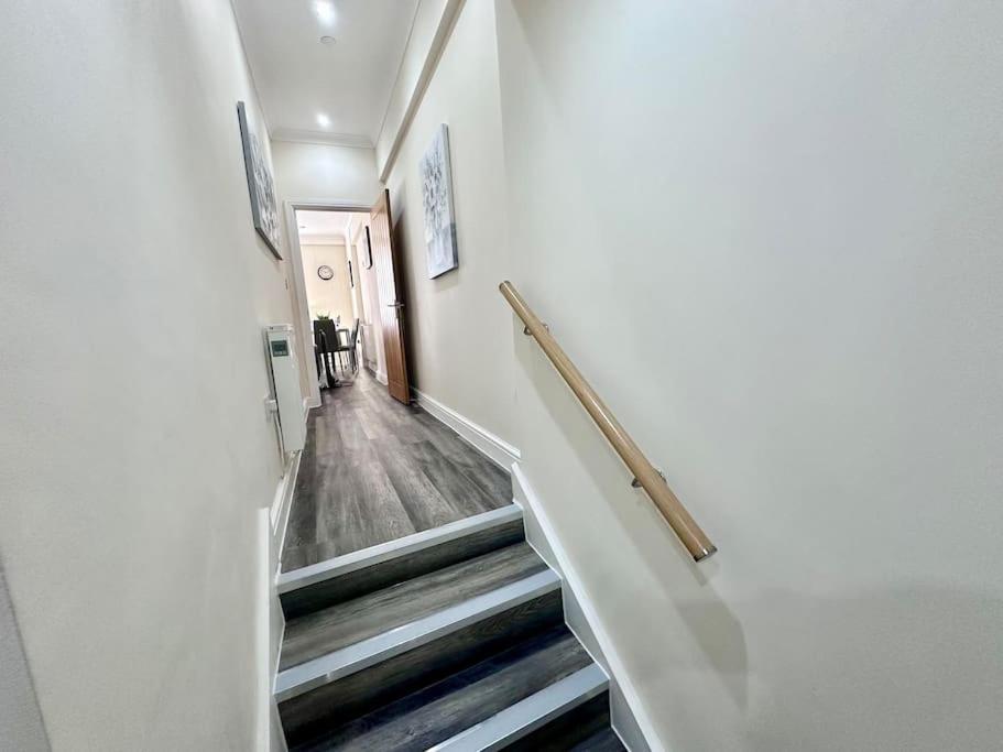 Griffin Executive Sleeps 4 With Cymru Holidays Apartment