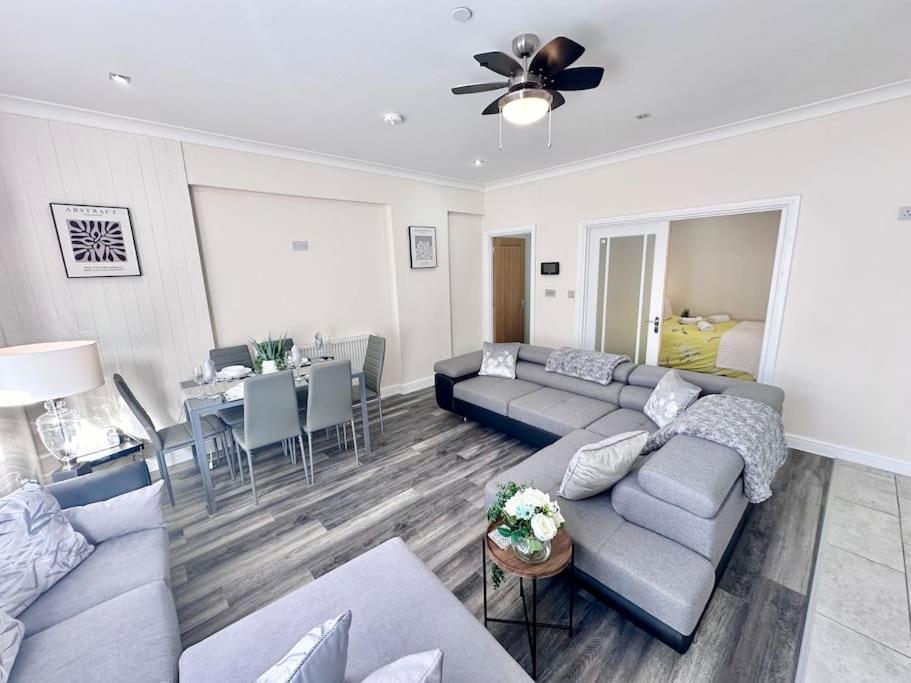 Griffin Executive Sleeps 4 With Cymru Holidays * Newport (Gwent)