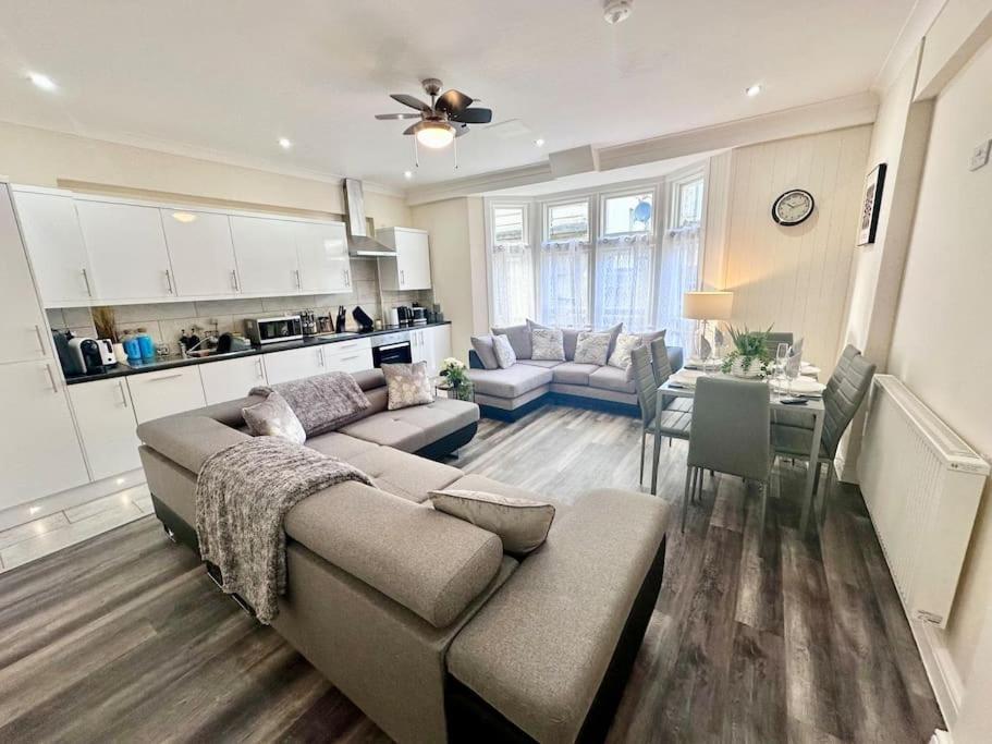 Apartment Griffin Executive Sleeps 4 With Cymru Holidays