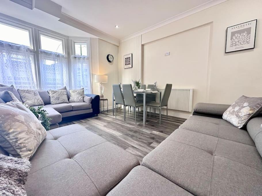 Apartment Griffin Executive Sleeps 4 With Cymru Holidays