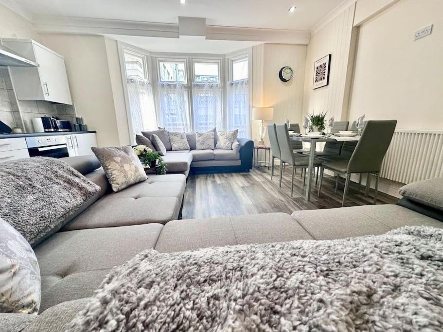 Apartment Griffin Executive Sleeps 4 With Cymru Holidays Newport (Gwent)