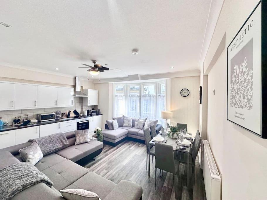 Griffin Executive Sleeps 4 With Cymru Holidays *