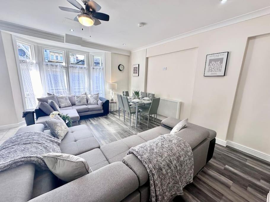 Griffin Executive Sleeps 4 With Cymru Holidays Newport (Gwent)