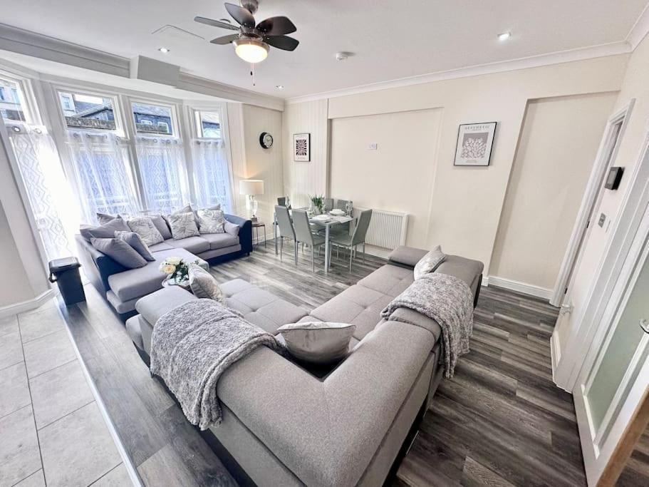 Griffin Executive Sleeps 4 With Cymru Holidays * Newport (Gwent)